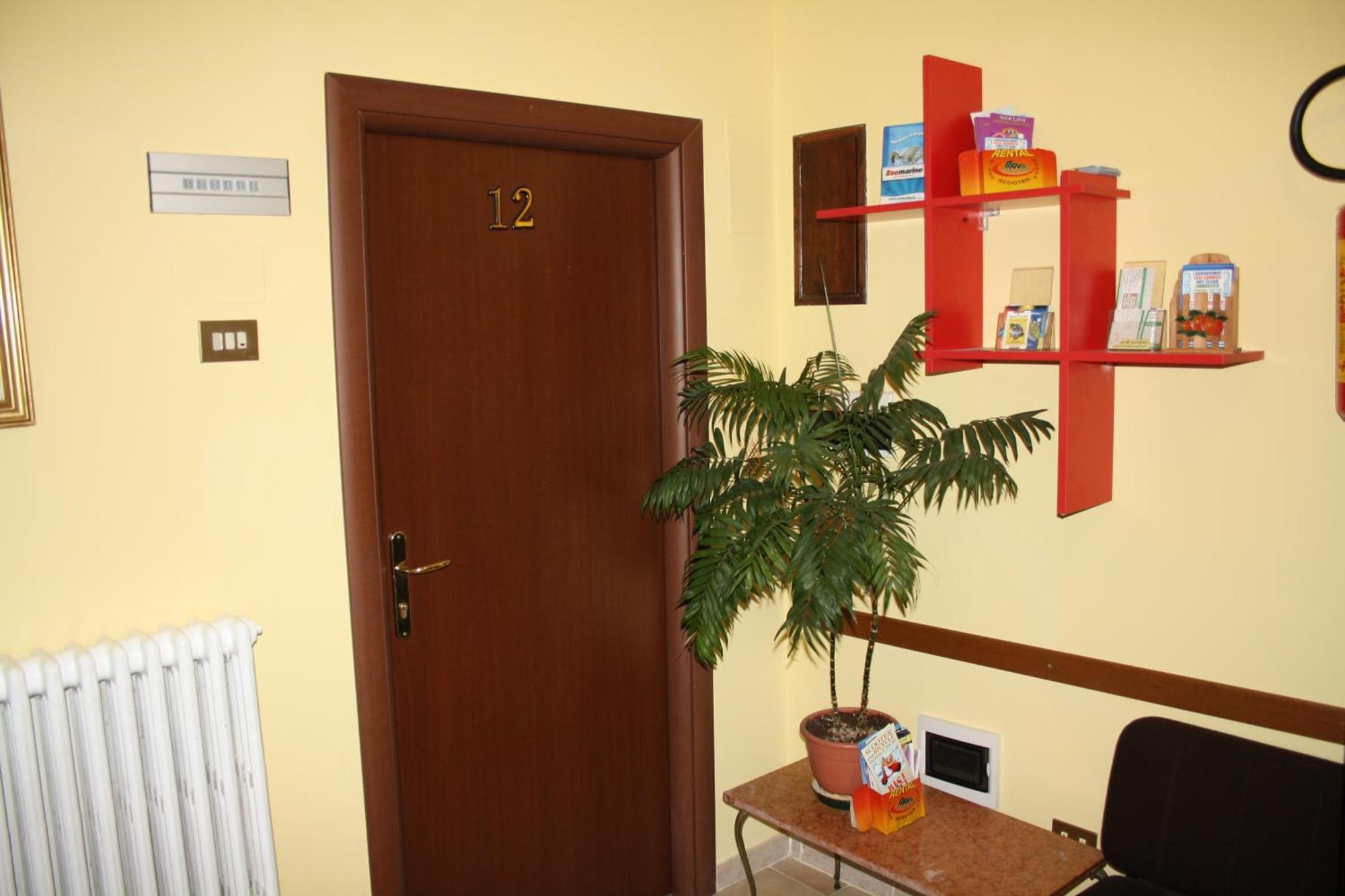 Hotel Eurorooms Рим Экстерьер фото