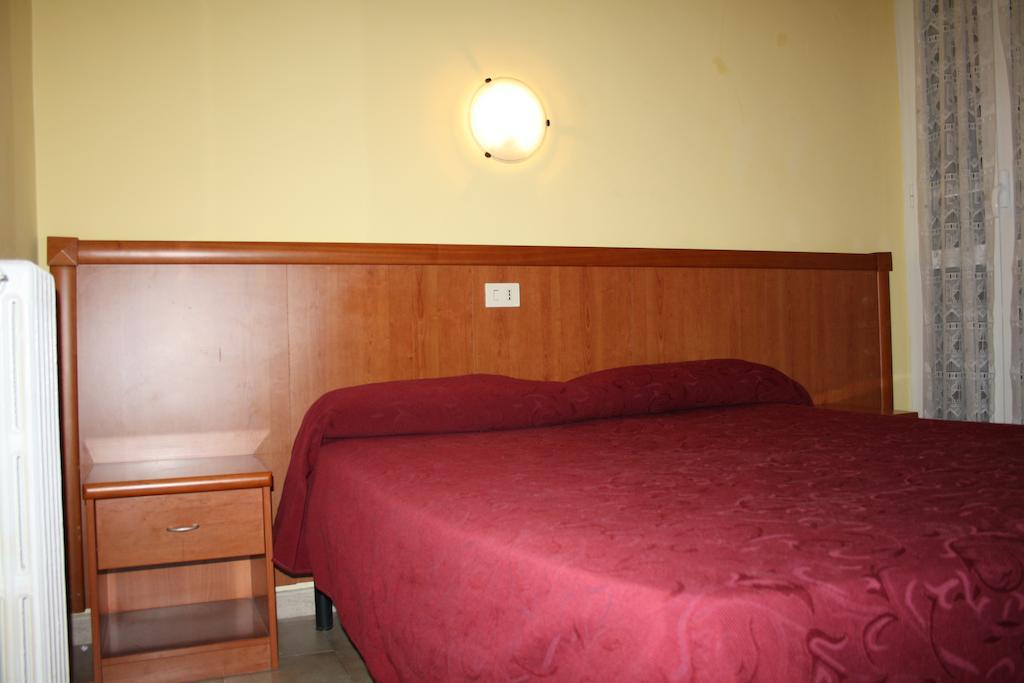Hotel Eurorooms Рим Экстерьер фото