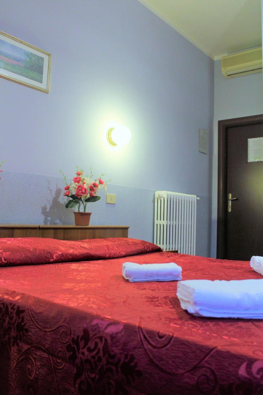 Hotel Eurorooms Рим Экстерьер фото
